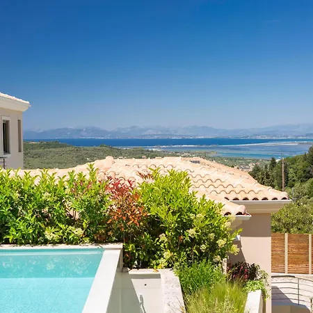 Луксозна вила Veramente With Sea View *
